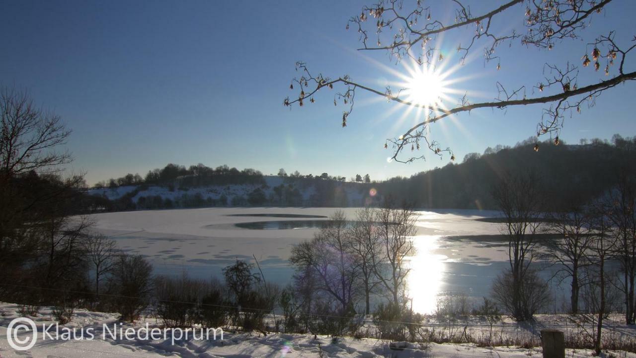 Ferienwohnung Welcome Mit Seeblick Schalkenmehren Bagian luar foto